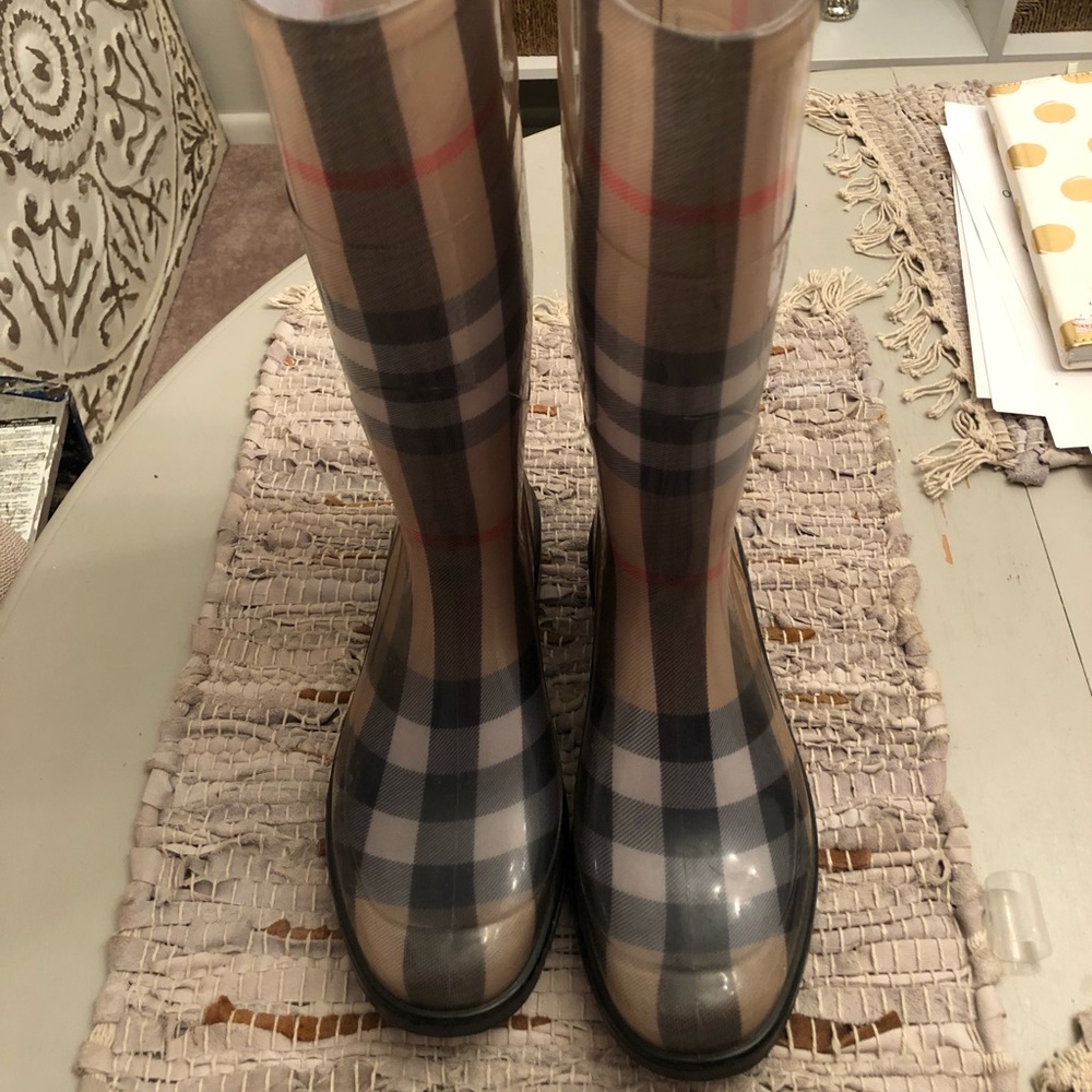 Burberry Rainboots- barely worn!